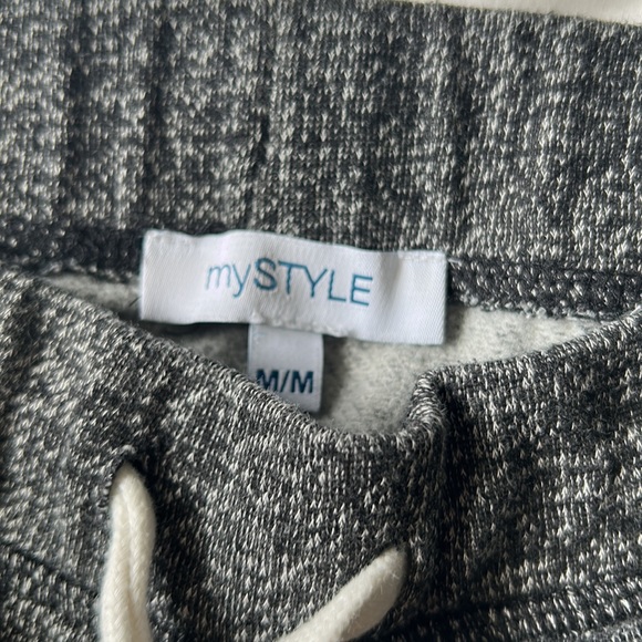 Hoodie and joggers - Picture 3 of 6